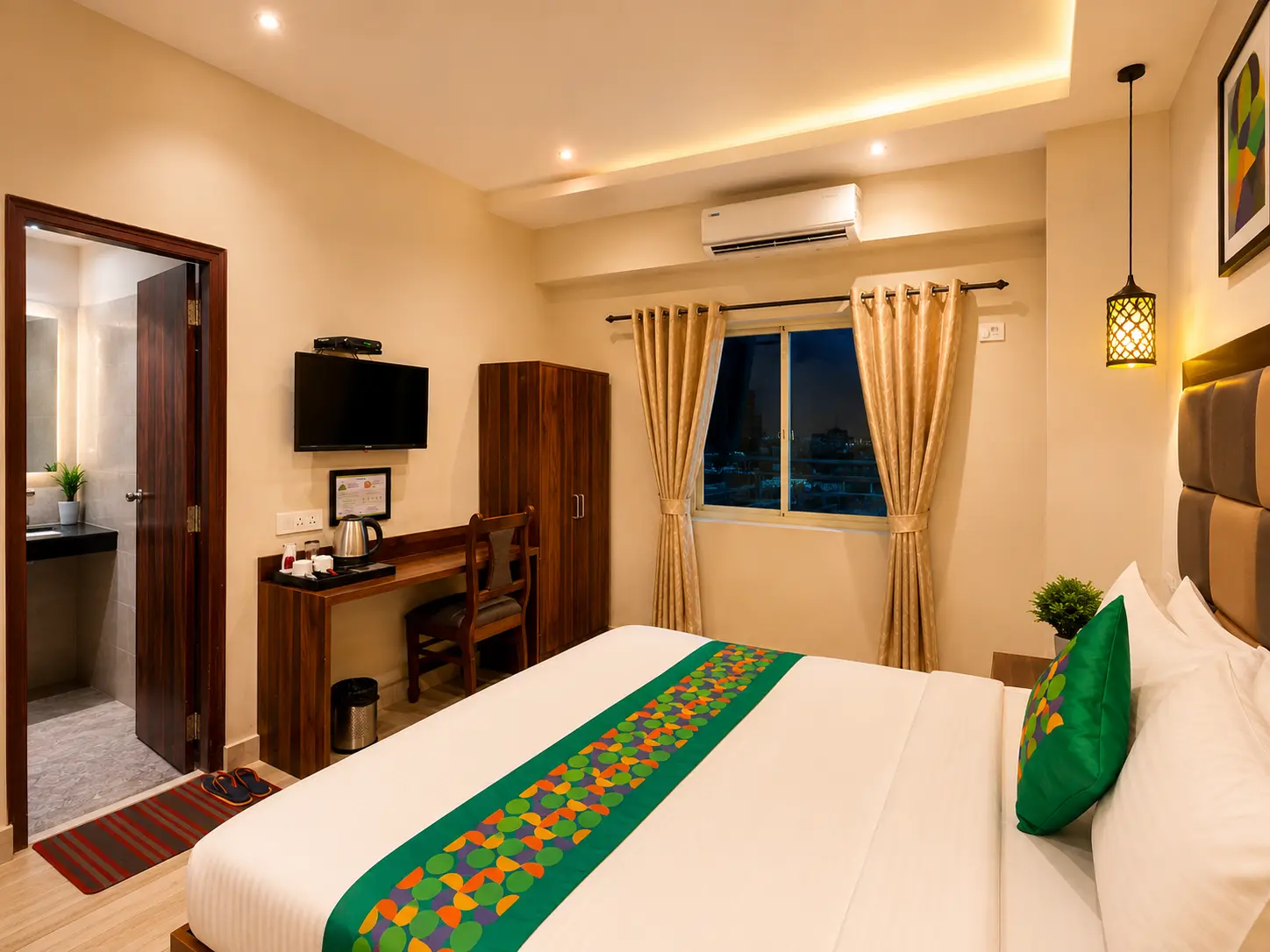 Premium Room bed at Hotel Golden Leaf