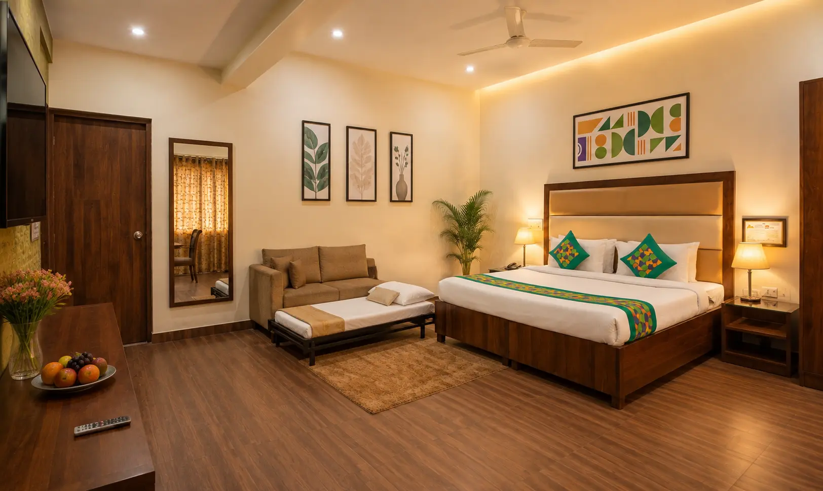 Green lawn at Hotel Golden Leaf